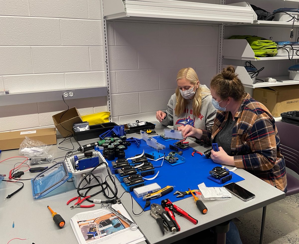 coasthelen's tweet photo. Big shout out to all our volunteers who made the #SunnyDayFlooding Sensor (SuDS) build-a-thon a success! Thanks to your collective efforts, @sunny_day_flood now has 10 new sensors to install in coastal stormwater networks across NC. https://t.co/ChVVTs2N0H