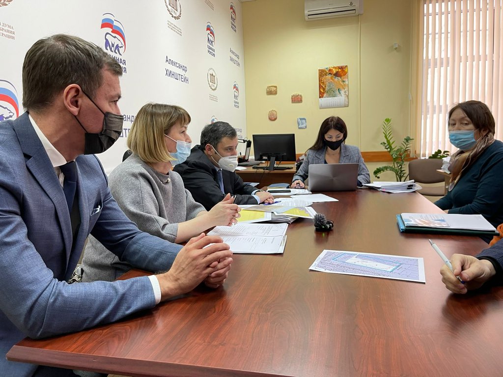Khinshtein's tweet photo. Завершил личный приём самарцев в своей общественной приёмной - первый в этом году. Сегодня он длился больше 7 часов. Подробности позже. https://t.co/a3aqCKjF3f