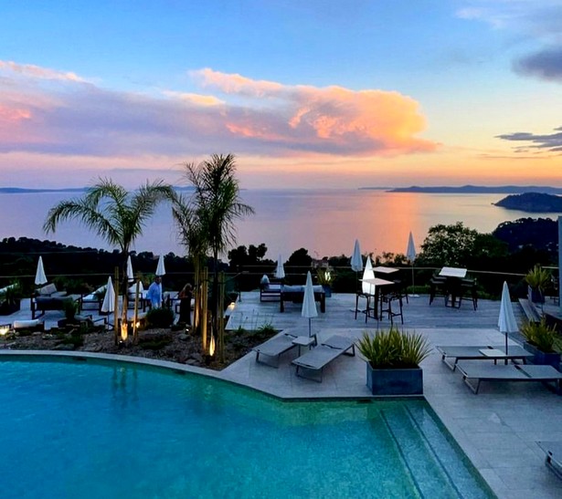 ilgsainttropez's tweet photo. ☀ — Mon 2nd post du jour s'intitule en toute simplicité : "Superbes couchers de #soleil depuis la Villa Douce" (#RayolCanadel ), c'est plutôt bien trouvé non ?! 😅😎

✓ By https://t.co/qi61NRWZ8r
✓ https://t.co/iKBe12pWw3

#sunset #france #landscape #cotedazur #sun #provence https://t.co/BiT8AG31GQ