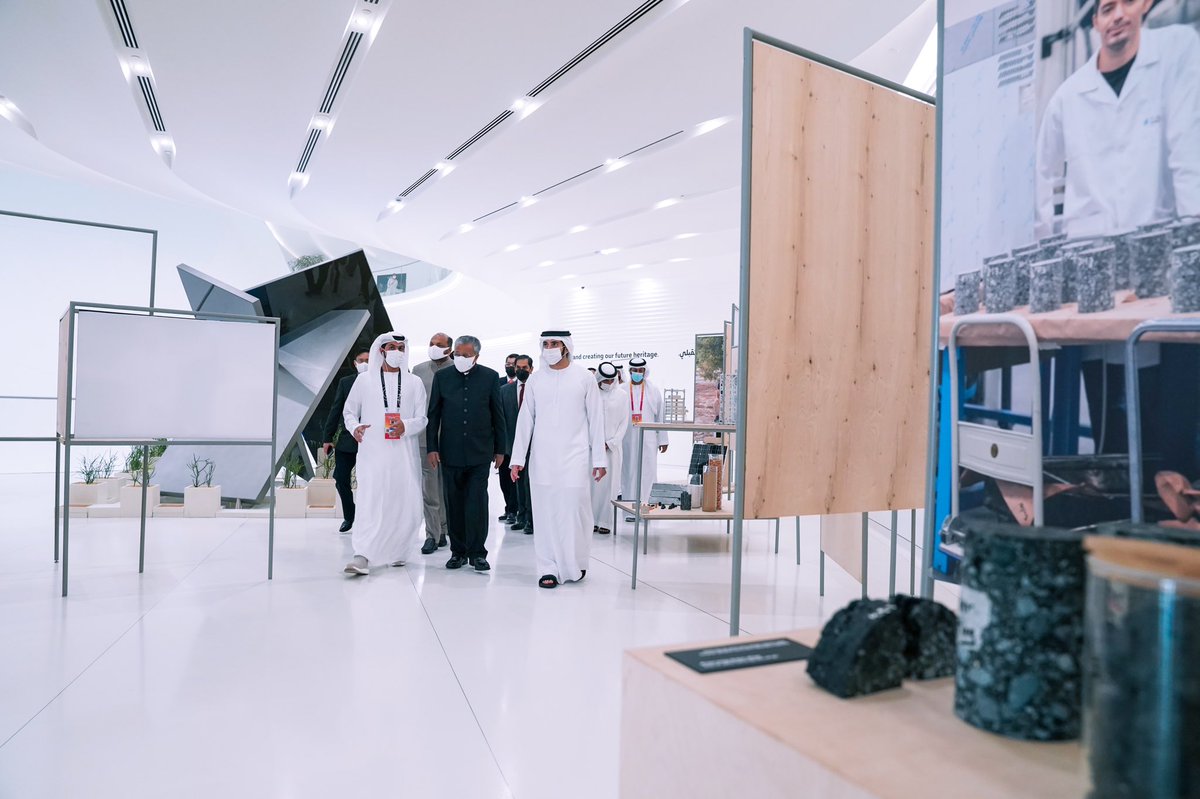 التقيت في جناح الامارات بإكسبو 2020 دبي رئيس حكومة كيرلا الهندية، وناقشت مع ضيفنا سبل تعزيز علاقتنا التاريخية وشراكتنا الاستراتيجية، ونجدد الترحيب بالمشاركة والحضور الهندي الكبير في هذا الحدث العالمي.