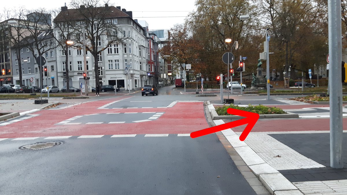 aufbruch_rad_do's tweet photo. Habt Ihr schon die Sprungschanzen am #Radwall getestet?
Weil Radler bei #Dortmunder #Radinfra nur selten vor Begeisterung abheben, wollte die Stadt wohl etwas nachhelfen.
Wir habe um Gnade gefleht und hoffen, dass der Bauleiter in den anderen Bereichen noch was retten kann. https://t.co/443UJVKhQd