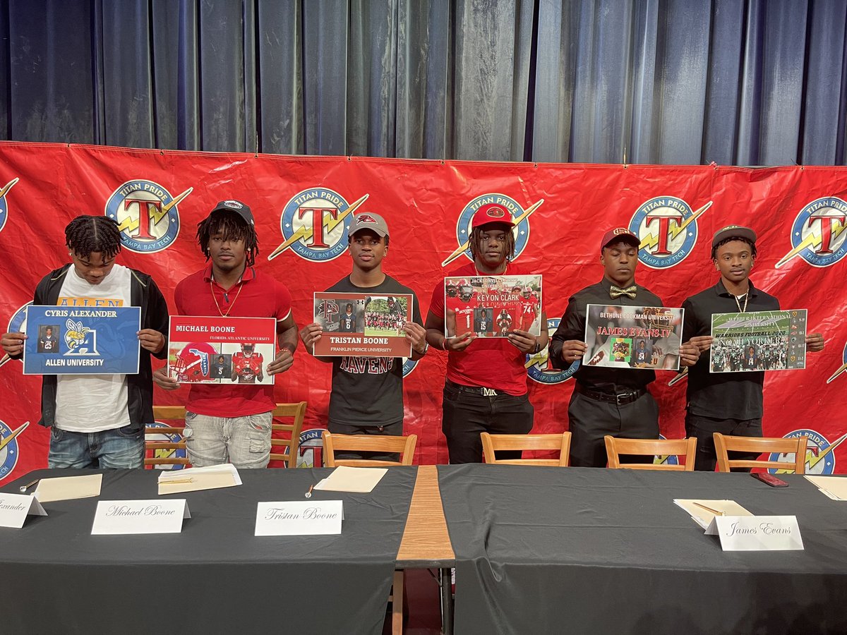 KevinHobbs_DC's tweet photo. Congrats to our seniors for signing their LOI this morning. 🔥🔥🔥🔥 @ACyris1 @Michael24467321 @thereal_tjb @KeyonClark17 @JamesEvansIV24 @r2rnoah @TBTechHS https://t.co/Qo7xPk3QHO