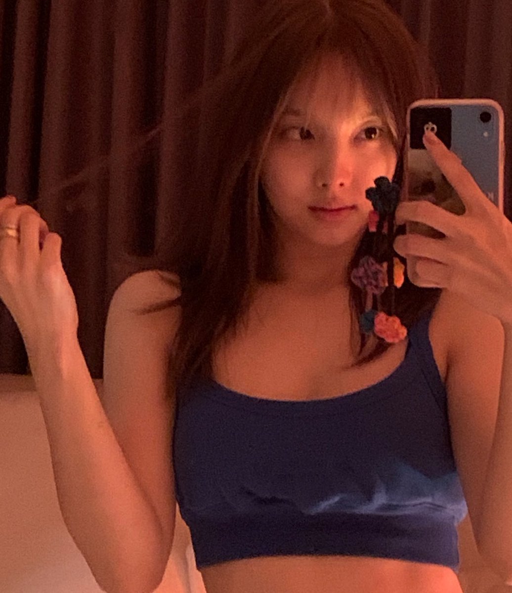 imnayeonarchive's tweet photo. this nayeon>>> https://t.co/wV58OWy4mG