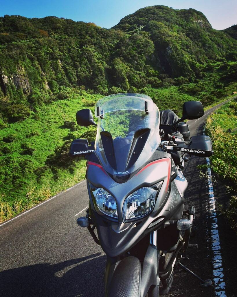 DL650XT's tweet photo. 長崎県 平戸市生月島
・
車関係のCM/カタログ撮影で有名な場所

��🌊🌊

 #suzuki
#motorcycle 
#dl650 
#vstrom650xt 
#nagasaki
#explorejapan 
#オートバイ
#私の中の小さな世界
#バイク好きな人と繋がりたい 
#バイクのある風景 https://t.co/MeevZQCX9T https://t.co/B6HtB2eoZx