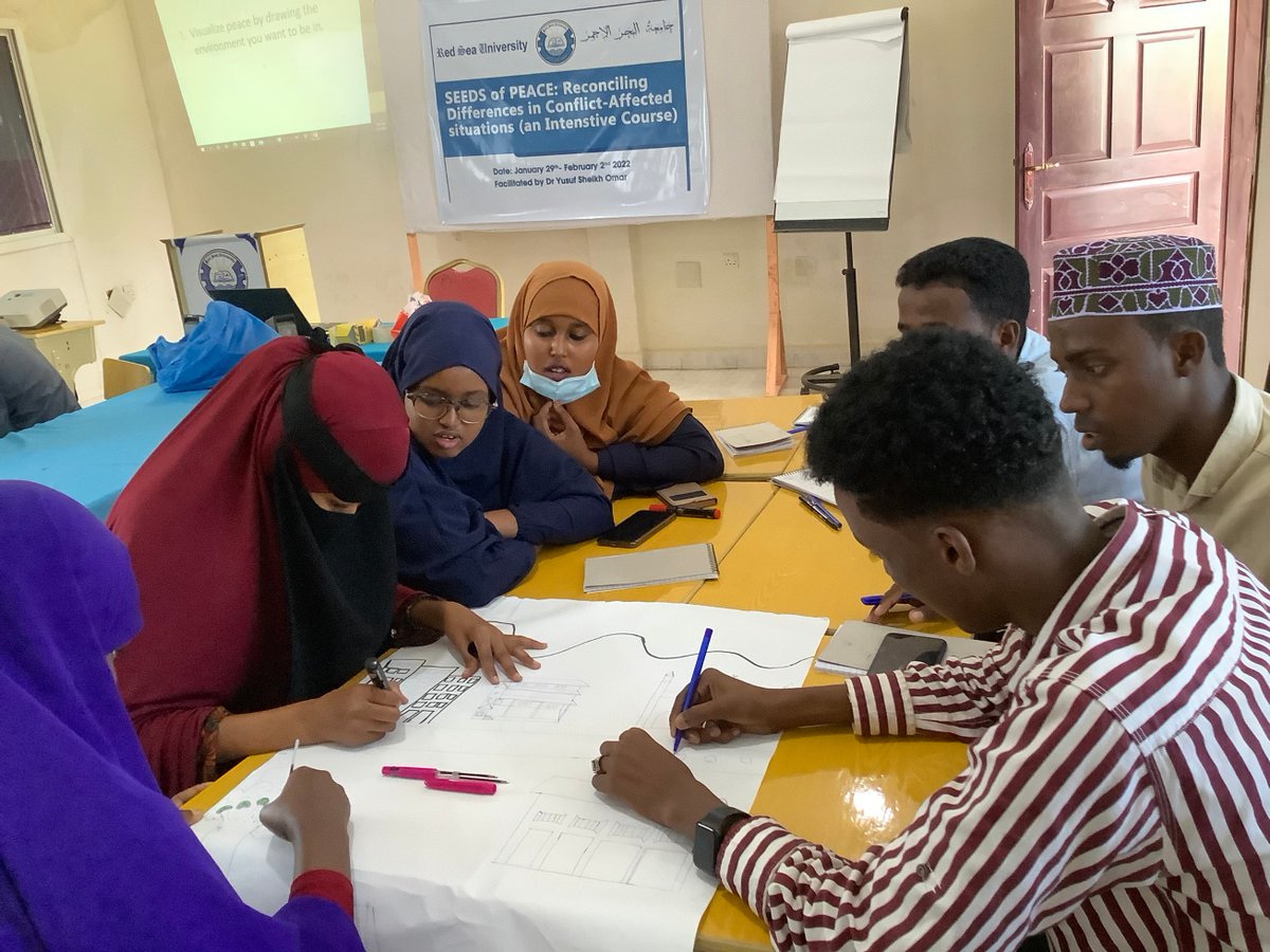 YYididiilo's tweet photo. PEACE in BOSASO
There is no better time than spending along week of training on SEEDs of PEACE @RSUsomalia in Bosaso where 37 Uni students shared their wisdom, touching stories and artistic expressions. I am grateful to Red Sea University leadership and lovely participants. https://t.co/T5CWeYGMn6