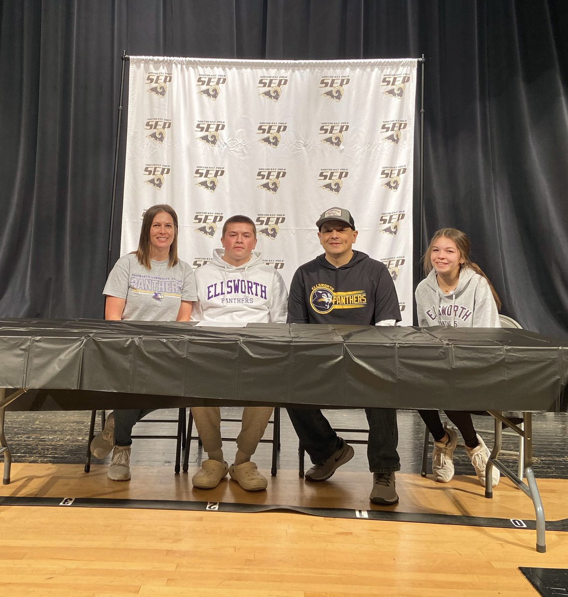sep_football's tweet photo. Congratulations to…

Andrew Harris - Ellsworth Community College
Jace Aguiniga - Ellsworth Community College

#NationalSigningDay https://t.co/IcNqDsrC9h