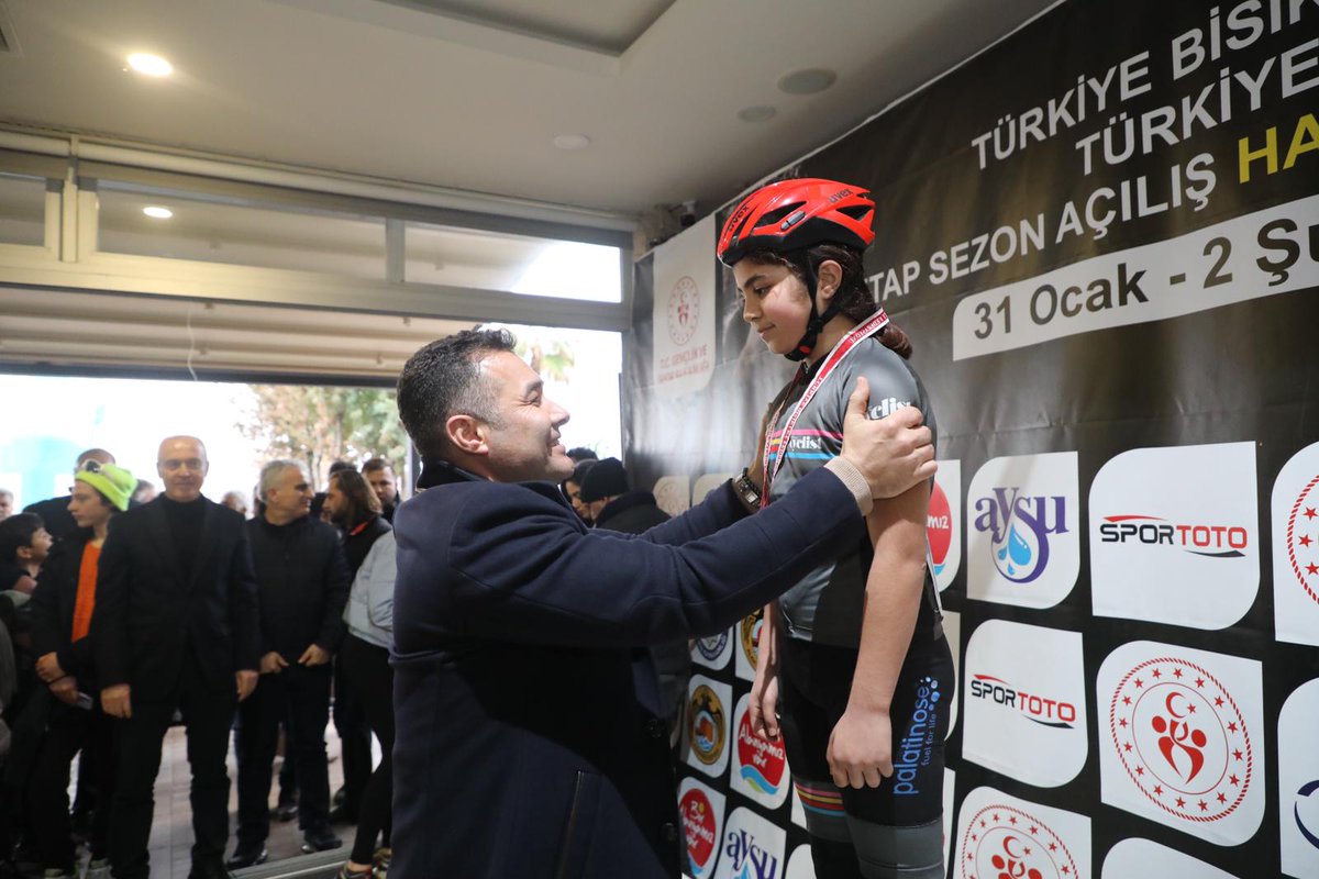 Alanya'mızda düzenlediğimiz spor organizasyonlarından bir tanesini daha başarıyla gerçekleştirmiş olmanın gururunu yaşıyoruz. Şampiyonada emeği geçen isimleri ve katılım gösteren sporcularımızı bir kez daha tebrik ederim.