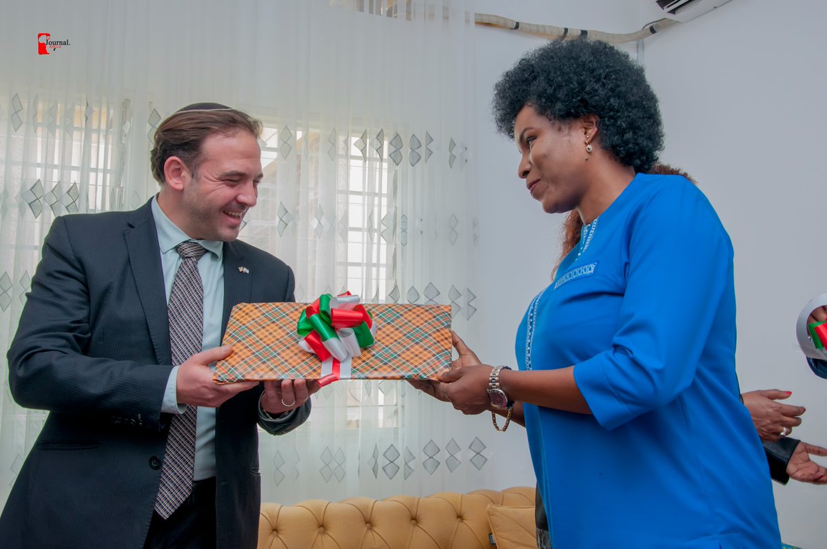 lejournalafrica's tweet photo. #Burundi : les personnes ayant des malformations cardiaques, vont être transférées en Israël pour les soins, à travers @OPDD_Burundi. Promesse d’Aleli #Admasu, ambassadeur d'#Israel  à Gitega, pendant sa visite de courtoisie à @Burundi1stLady, présidente de l’ #OPDD- Burundi. https://t.co/VDSQpjsJna