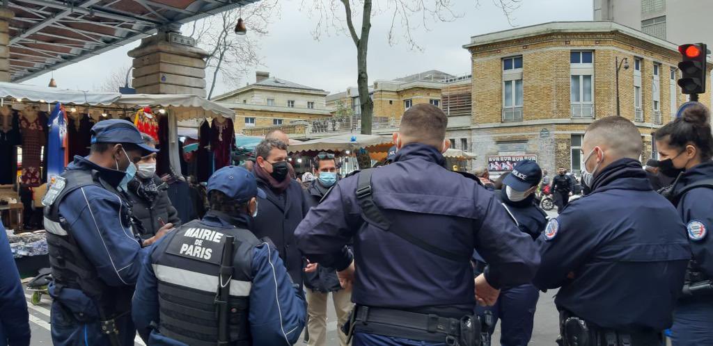 EricLejoindre's tweet photo. Aux côtés de la Police municipale et de la Police nationale sur le marché de la Goutte d'Or où se tenait une opération conjointe des deux entités. Merci aux agents pleinement mobilisés à #Paris18 pour lutter contre la vente la sauvette et sécuriser les lieux tels que les marchés. https://t.co/aOxRBC2t3H