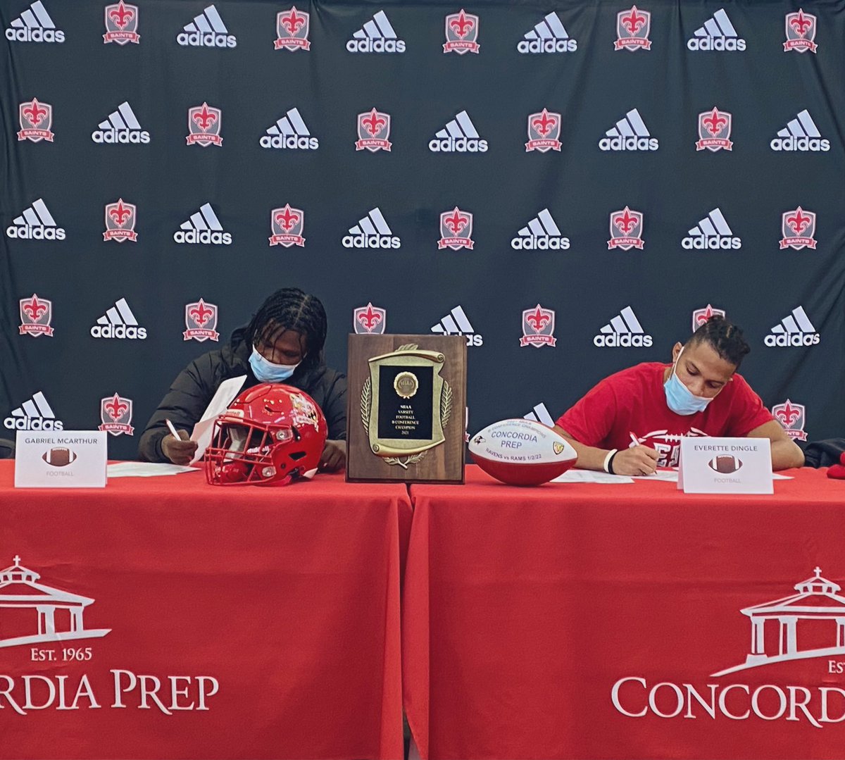 FBConcordiaPrep's tweet photo. Congratulations to the first two #BeltwayBoyz of the 2022 class for signing their NLIs this morning!  We can’t wait to see what’s in store for the future 🤩

#NSD2022 https://t.co/xbdykyC8aa