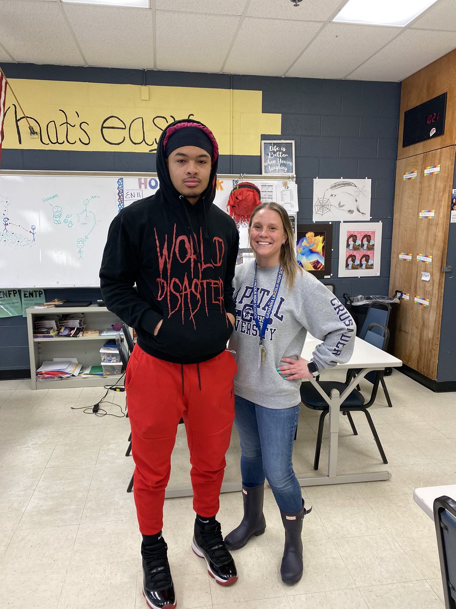 MsMackThompson's tweet photo. Shout out to @jadenyat5s for being an awesome student athlete. He’s a wonderful English 11 student! I wanted to give him a shout out for having a healthy life-balance and a commitment to excellence. @GLHSLions @GLHS_Athletics @jadenyat5s https://t.co/VRjLHBJduU