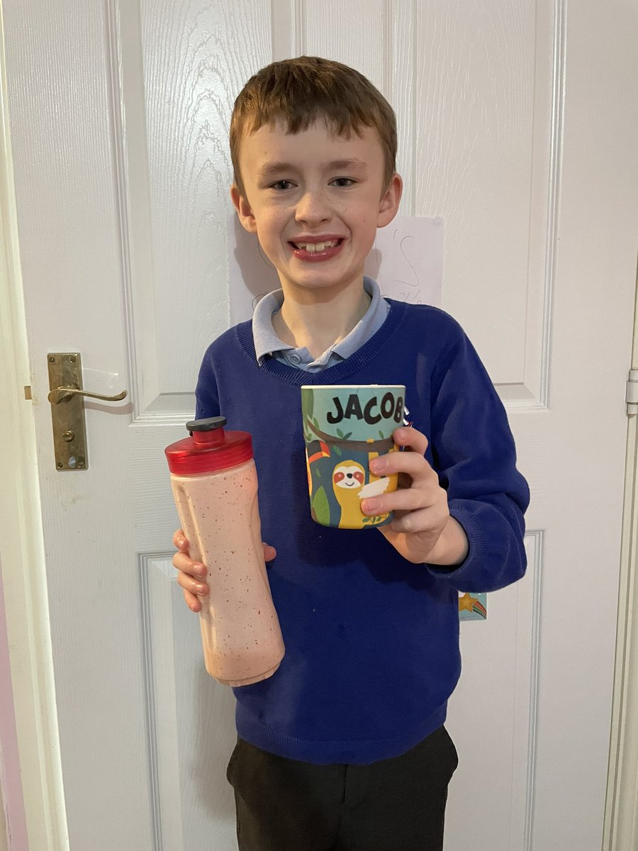 Chardapoo's tweet photo. @GarthOlwg_Isaf smoothie making was a big hit! 👍🏻#healthyfebruary https://t.co/lK2ajyGmk8