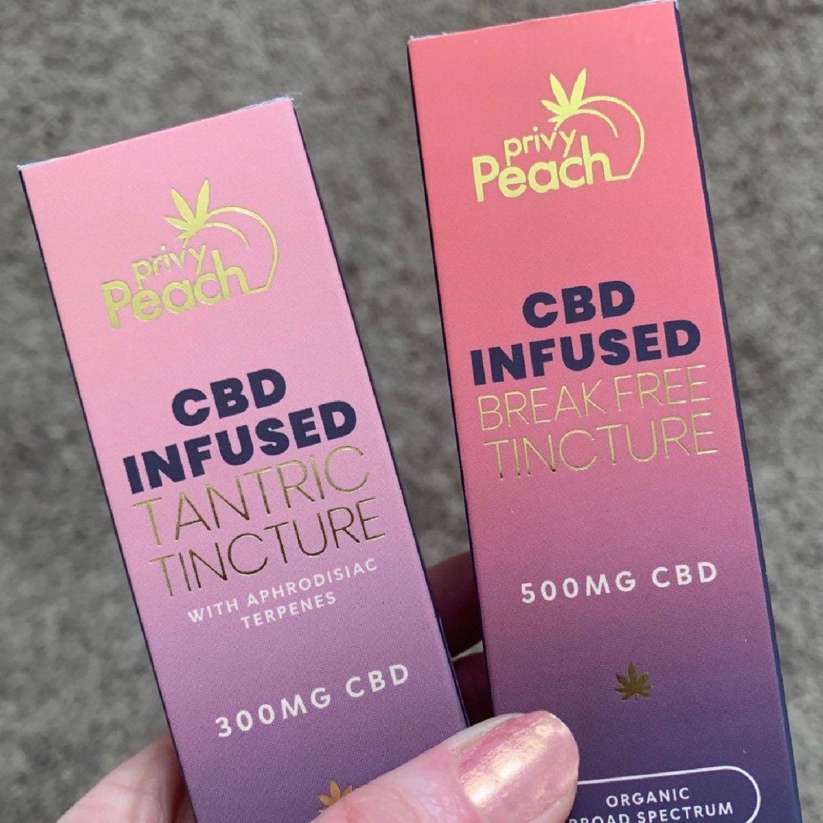 DirectCbd's tweet photo. Coming in HOT with some of our fav CBD infused products for Valentines Day!

💋@foriawellness Intimacy Sex Oil, Awaken Natural Arousal Oil, + Intimacy Suppositories 
💋@fleurmarche Sex, Plz Transdermal Patch
💋@privypeach Tantric Aphrodisiac Tincture
💋@highlinecbd CBD Lubricant https://t.co/4InfauaE6n