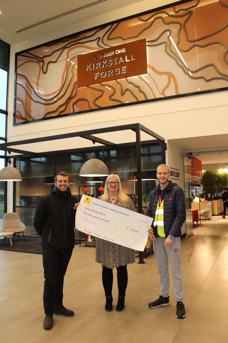@amanda_loves_wine Handing over a cheque for £10,000 to <a href="/leedsbabybank/">LeedsBabyBank</a> as winners of the @avivauk Broker Community Fund 2021 #community