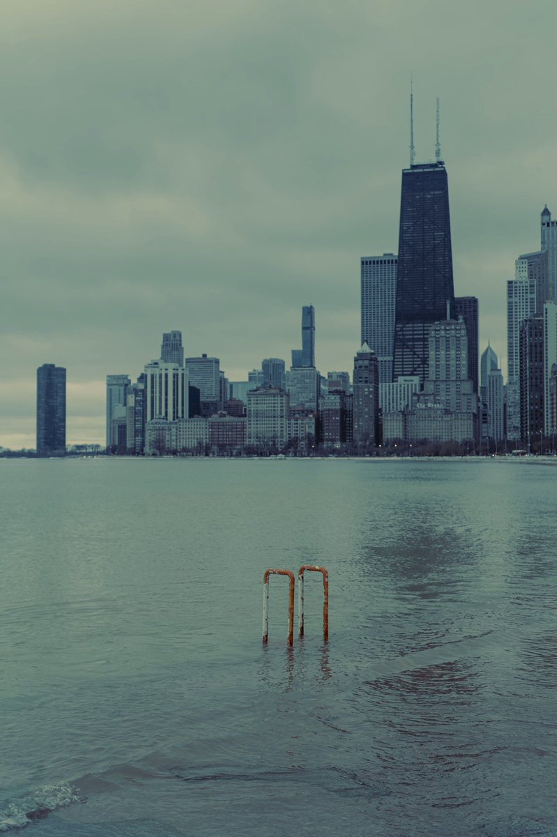 sawthesky's tweet photo. the calm before the storm https://t.co/LbfRx7l31U