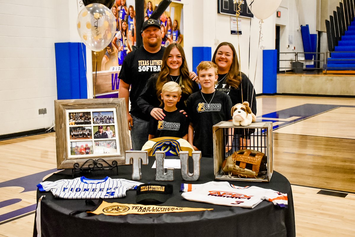 BosSoftball's tweet photo. It was a GREAT day to be a Pioneer this morning as we celebrated @hhharlsss, @_allistidham and @katymmcgowan on National Signing Day. 💙🥎

We cannot wait to follow these ladies in their college careers! #GoBOS #NationalSigningDay @boswellhs @emsisdathletics https://t.co/ycAJ5Ueveq