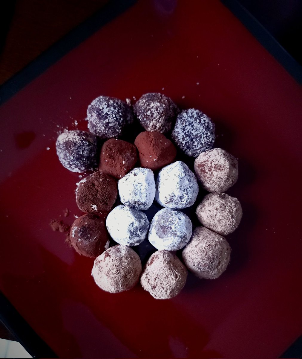 kali_va's tweet photo. Dark chocolate truffles 🤗 Sea salt, Espresso, peanut butter, sugar dusted, and dark chocolate 

#chocolate #candymaking #homemade #chocolatetruffles https://t.co/EMnGni7nlW