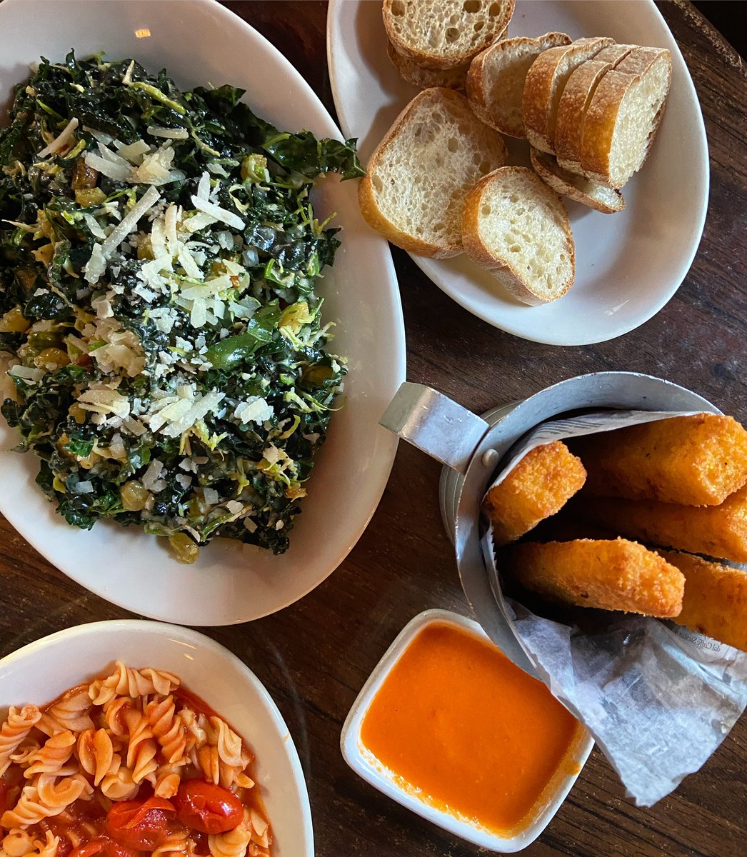 QuartinoChicago's tweet photo. Skip the lunchbox. Find us on @doordash &amp; @caviar. 🍝 https://t.co/CgJ9VJhk2T
