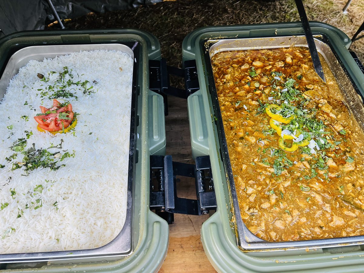 pardeep19922328's tweet photo. It was an honour and a pleasure to cook curry lunch for the CFA and the team @field_army Serving the best 👩‍🍳🍛🍛 #wearethechefs #cookies 
#currylunch @CO_FSTW @britisharmychef @UKArmyLogistics @TheRoyalWelsh #foodmorale #foodbringpeopletogehter @FdArmyComdSM @CharERobertson https://t.co/vNIcjFAp0u