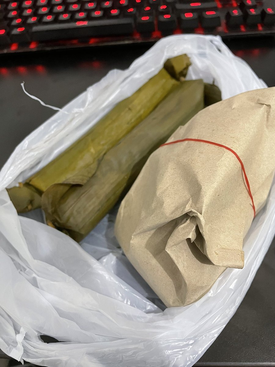 husainfdl's tweet photo. Sakit hati banget pesen sate nasi, yang nyampe nasi lontong -_- https://t.co/CIDvkyip0c