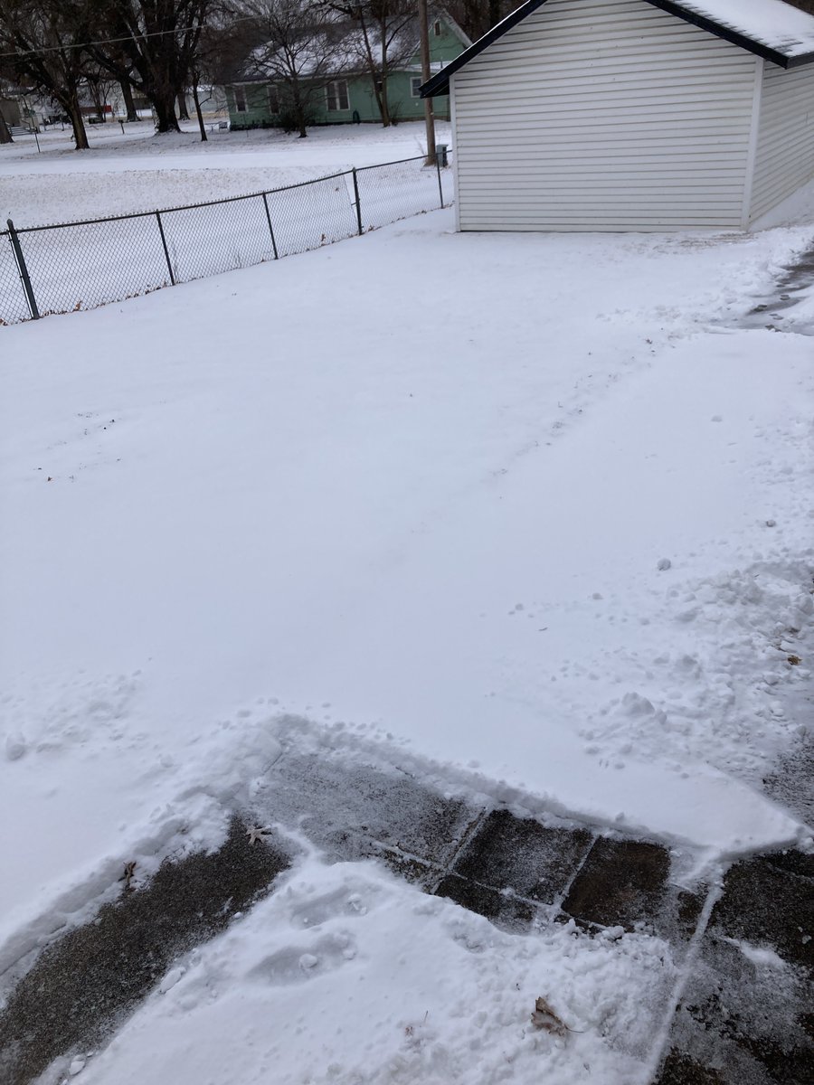 Some decent snowfall already this morning just north of the state line!

This was sent in by Robin Rolls in Caney, KS. #kswx <a href="/NewsOn6/">News On 6</a>
