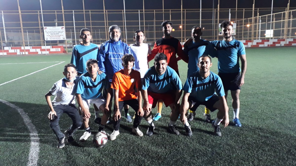 MustafaBebe20's tweet photo. Şanlıurfa işitme engellilerin sloganı bu şekilde biz işitme engelliyiz biz konuşamıyoruz Şanlıurfa'da bize destek çıkıp da kulağımız dilimiz olacak kamu ve kamu kuruluşları veya Şanlıurfa il örgütü toplumunda gereken yardımı bekliyoruz umarım Şanlıurfa buna duyarsız kalmaz.@ https://t.co/AXYWaogcrw