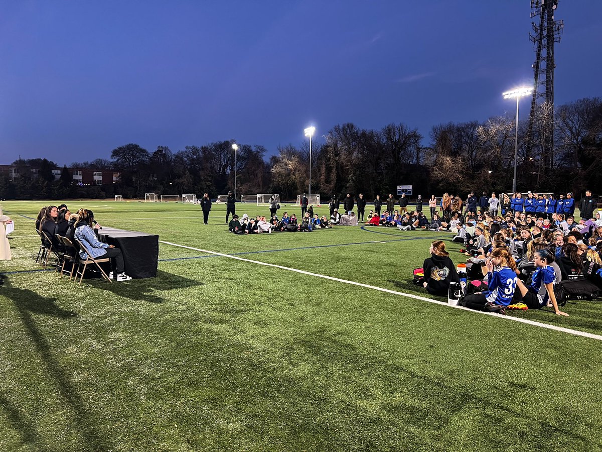 AtlantaDream's tweet photo. In honor of #NGWSD, @AariMcdonald joined a panel of women in sports this week to talk to girls at @iafc_blues about the importance of #TitleIX and her journey as a professional athlete.
#DoItForTheDream https://t.co/uWrzAJSlIp