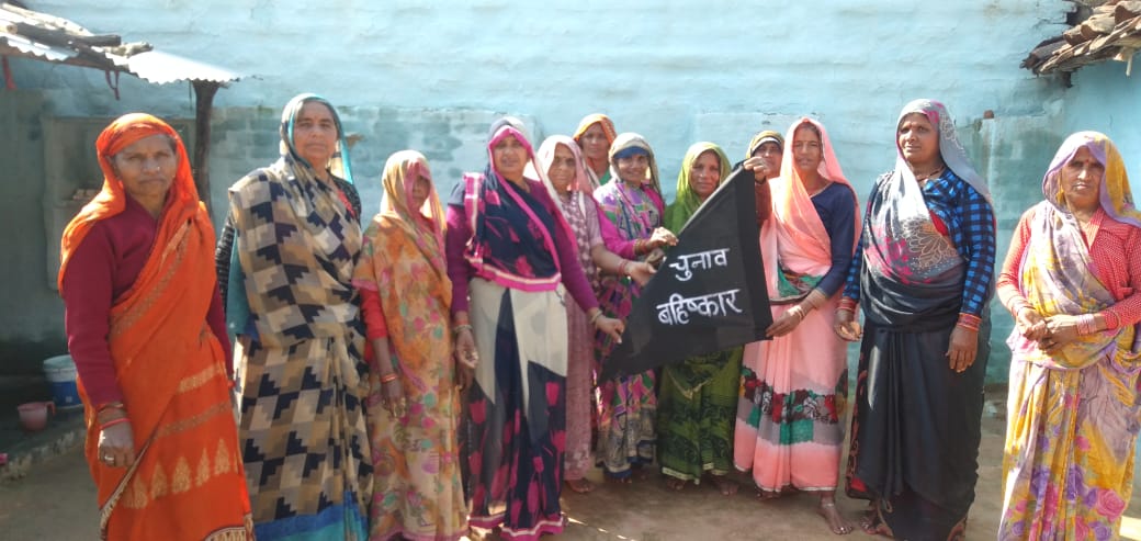LokeshV57561122's tweet photo. न्याय नहीं तो वोट नहीं 
FIR on Farmers  #illegal_mining_baghari_mahoba
#चुनाव_बहिष्कार_up @ECISVEEP @SECUttarPradesh @DmMahoba @ANI @India_NHRC  @newsonair @TV69News @Aamitabh2 @Article19_India @CTVNews  @AU_LucknowNews  @ppbajpai @ajitanjum @ashutosh @ravishndtv @abhisar_sharma https://t.co/7w2HAlYQ5K
