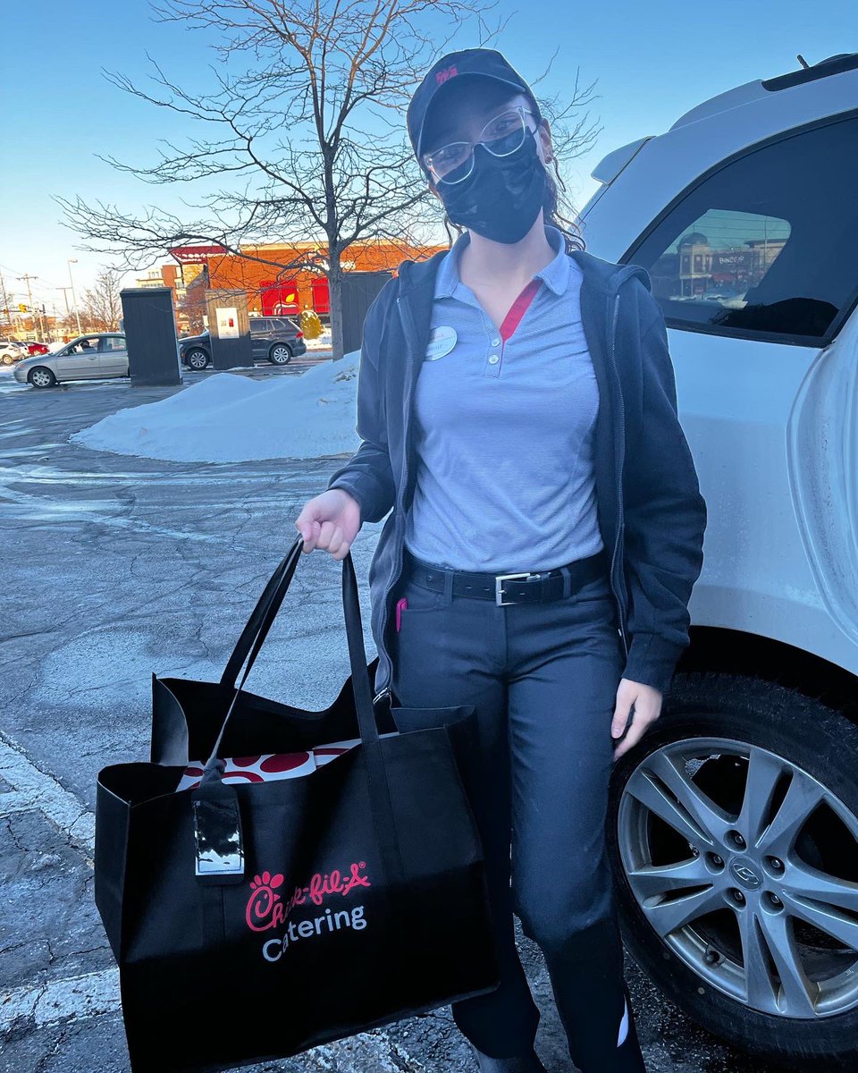 We LOVE #FoodDrops 🤩
 
Our inpatient ASW Kiddos received meals from <a href="/LongHornSteaks/">LongHorn Steakhouse</a>, <a href="/LunaBakeryCafe/">Luna Bakery Cafe</a>, <a href="/balancegrille/">Balance Grille</a>, and <a href="/ChickfilA/">Chick-fil-A, Inc.</a> last week. 
 
Thank you to our ASW volunteers, Traci and Eli, for delivering the meals to <a href="/ClevelandClinic/">Cleveland Clinic</a>, @akronchildrens, and <a href="/UHRainbowBabies/">UH Rainbow Babies</a>!