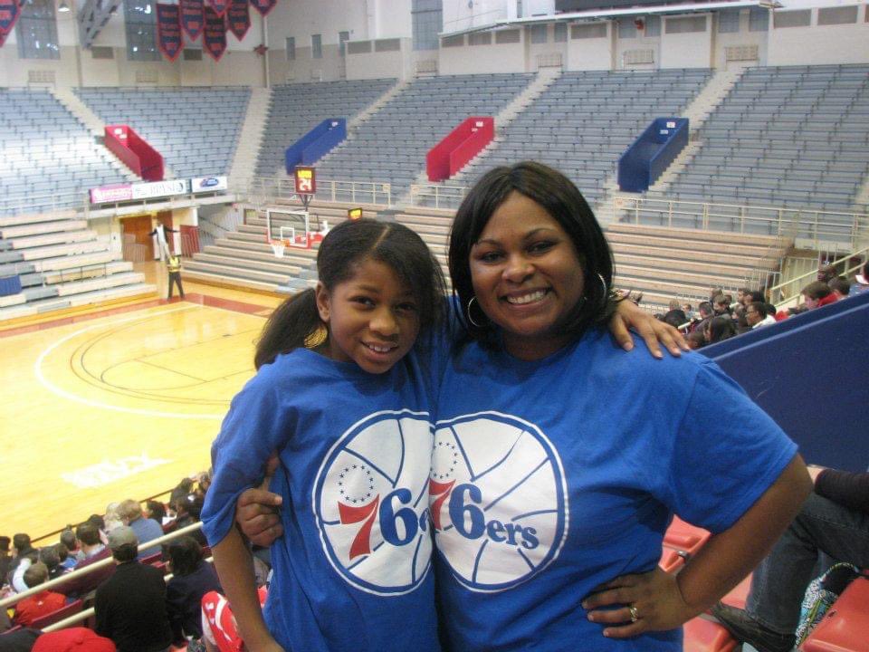 LaurenG02922312's tweet photo. 9 years ago today my daughter got Jrue Holiday, Andrew Bynum & Lavoy Allen's autographs on 1 T-shirt! โค๏ธ๐๐ #PreProcess @sixers https://t.co/MXoZe5hsIk