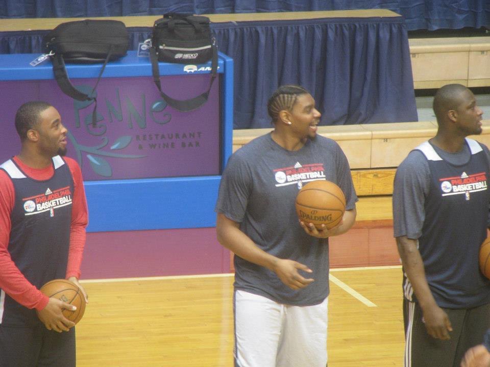 LaurenG02922312's tweet photo. 9 years ago today my daughter got Jrue Holiday, Andrew Bynum & Lavoy Allen's autographs on 1 T-shirt! โค๏ธ๐๐ #PreProcess @sixers https://t.co/MXoZe5hsIk