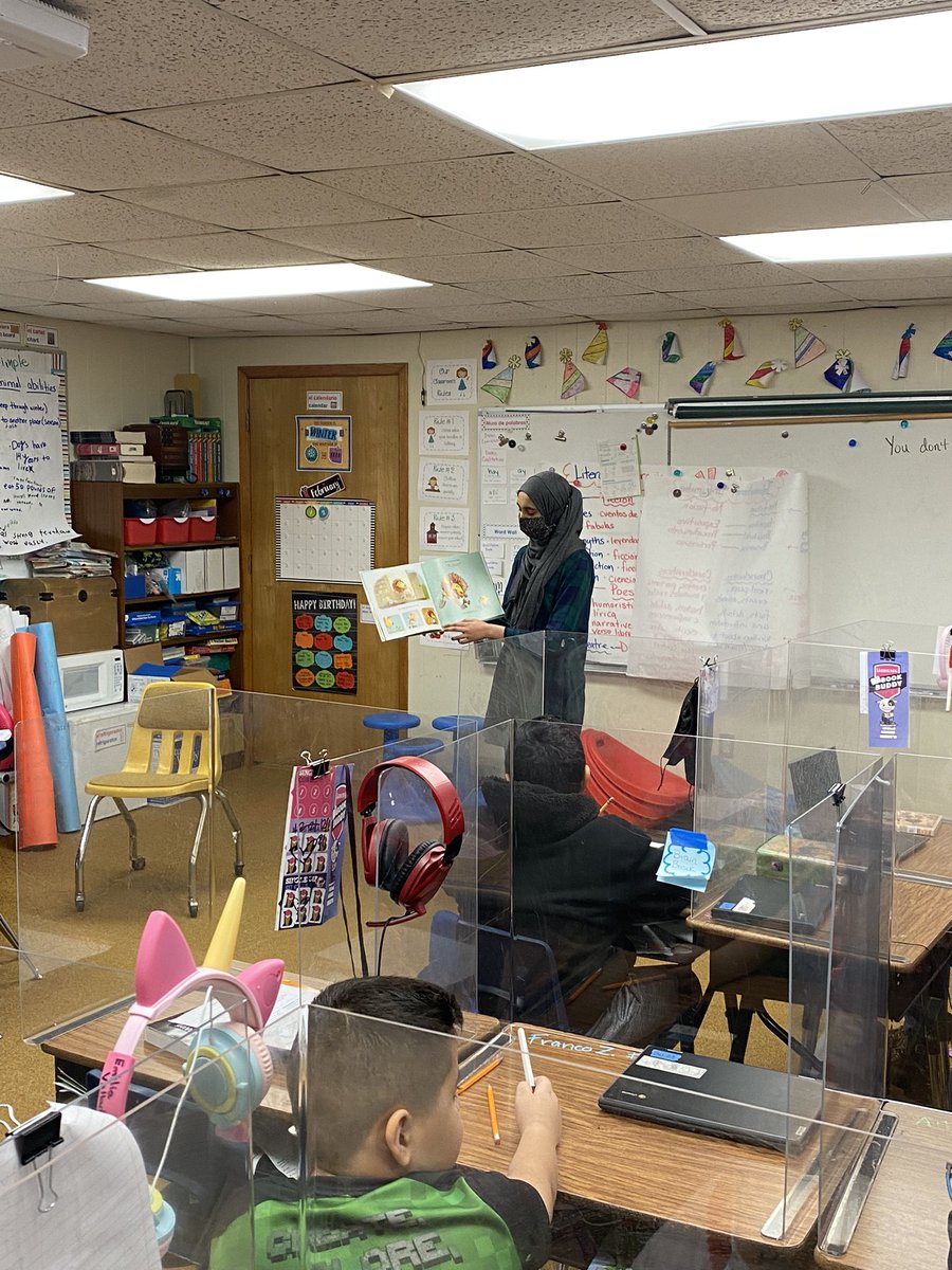 NSal_411's tweet photo. (High School) Students reading to (Elementary) students!!!! Imaan thanks for coming out to join us!!! #WorldReadAloudDay @Hillside_Eagles @NFHS_Rangers https://t.co/SEAq7ZQDzD