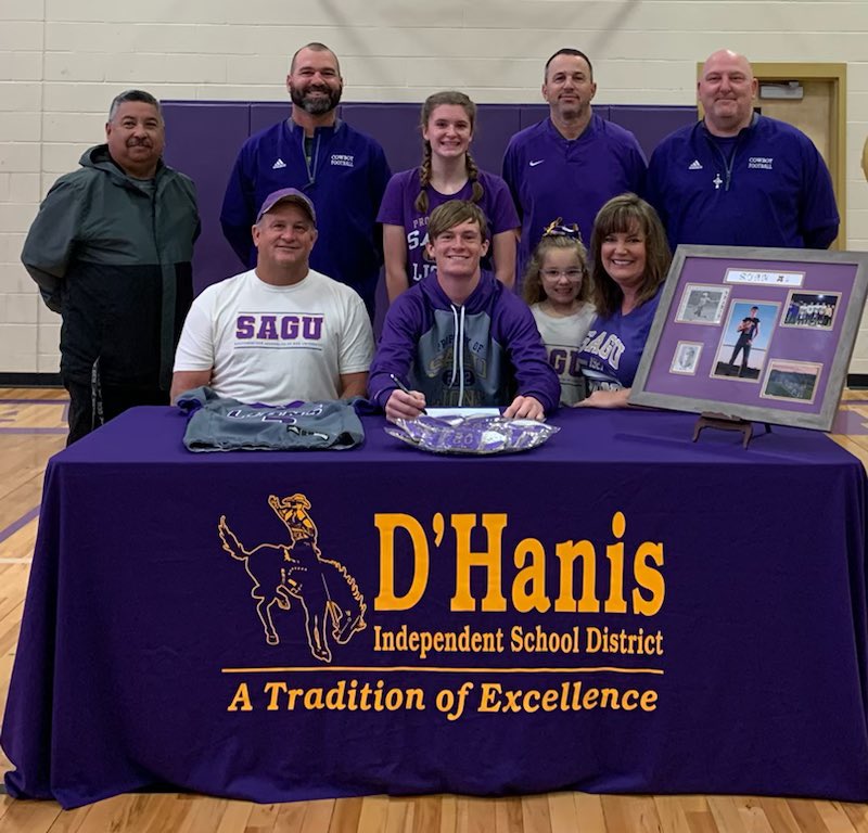 Great to officially part of the #UNCOMMN  @SAGU_Football @OneOnOneTX <a href="/DHanisAthletics/">D'HanisAthletics</a> <a href="/coachrsmith12/">Coach Ryan Smith</a> <a href="/coachanzaldua35/">Isaac Anzaldua</a> <a href="/coachBrian_Egan/">Brian Egan</a> @willgoggans47
