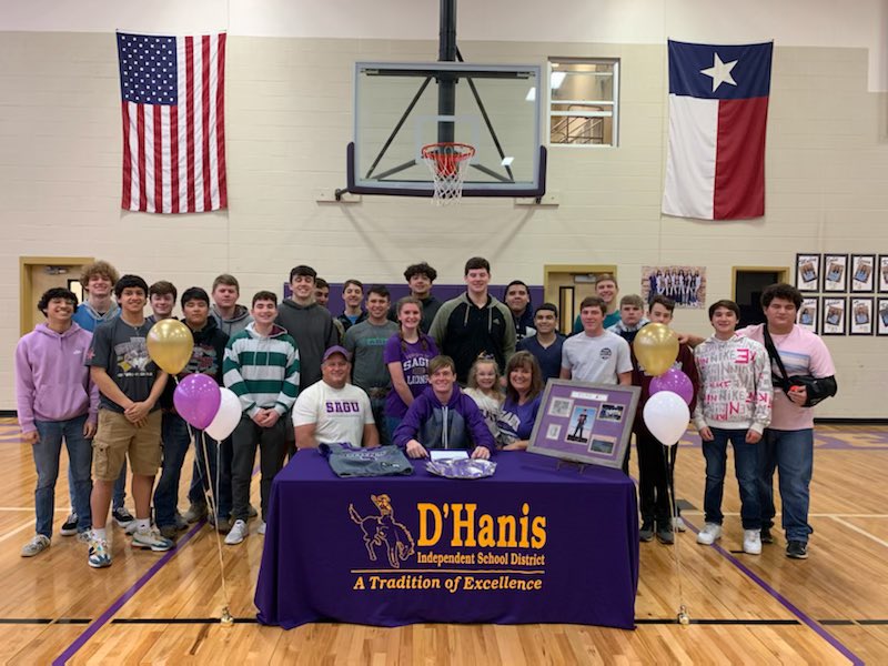 RyanTLewis2's tweet photo. Great to officially part of the #UNCOMMN  @SAGU_Football @OneOnOneTX @DHanisAthletics @coachrsmith12 @coachanzaldua35 @coachBrian_Egan @willgoggans47 https://t.co/XmJepAtB9K
