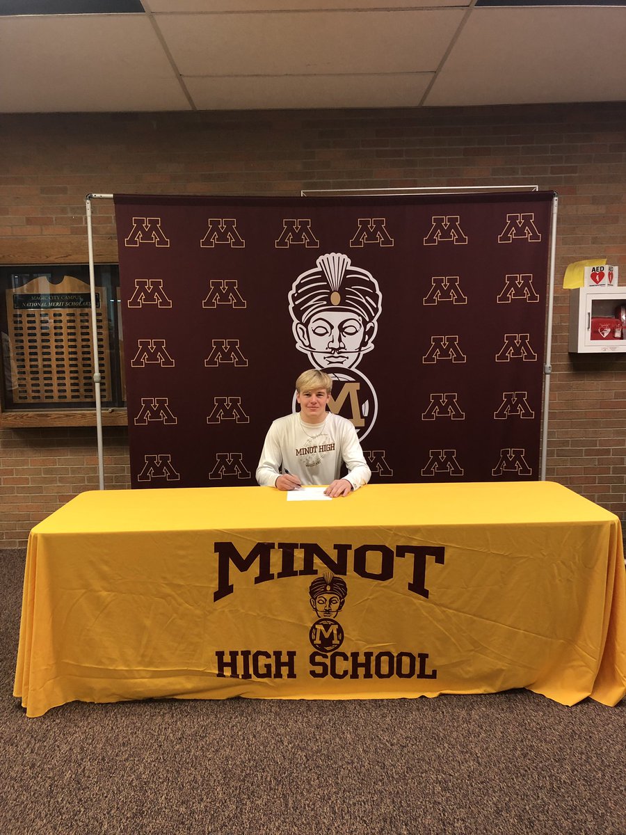 LudwigLayton's tweet photo. Super excited to be apart of the NDSCS football family! 🔴⚫️ @NDSCSCoach_Izz https://t.co/GH60RnGbtz