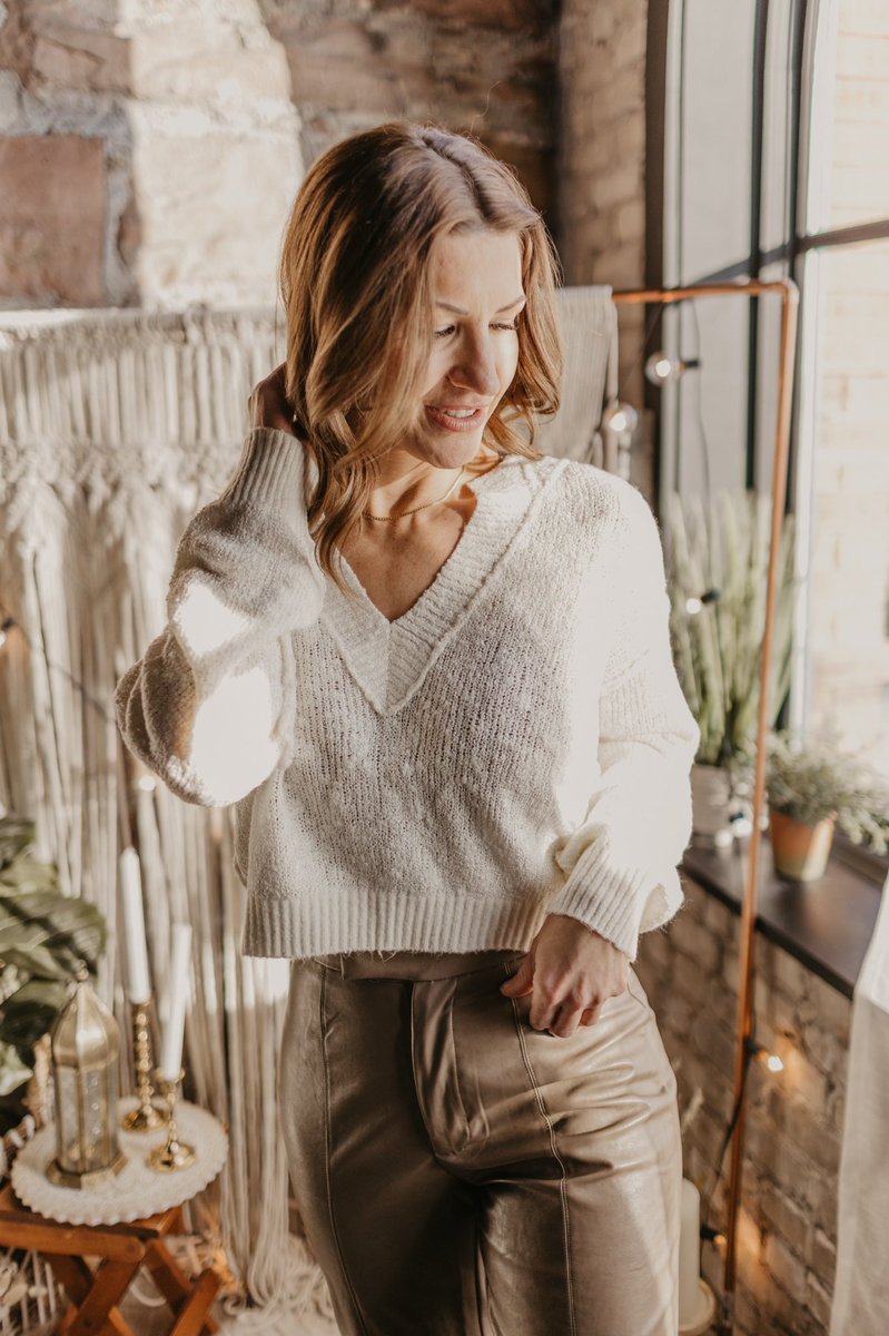 Happy Wednesday! Today feels like it’s going to be a good day 💞 2/2/22 😉 #humpday #midweekmotivation #happy #fashionstyle #fashionstyle