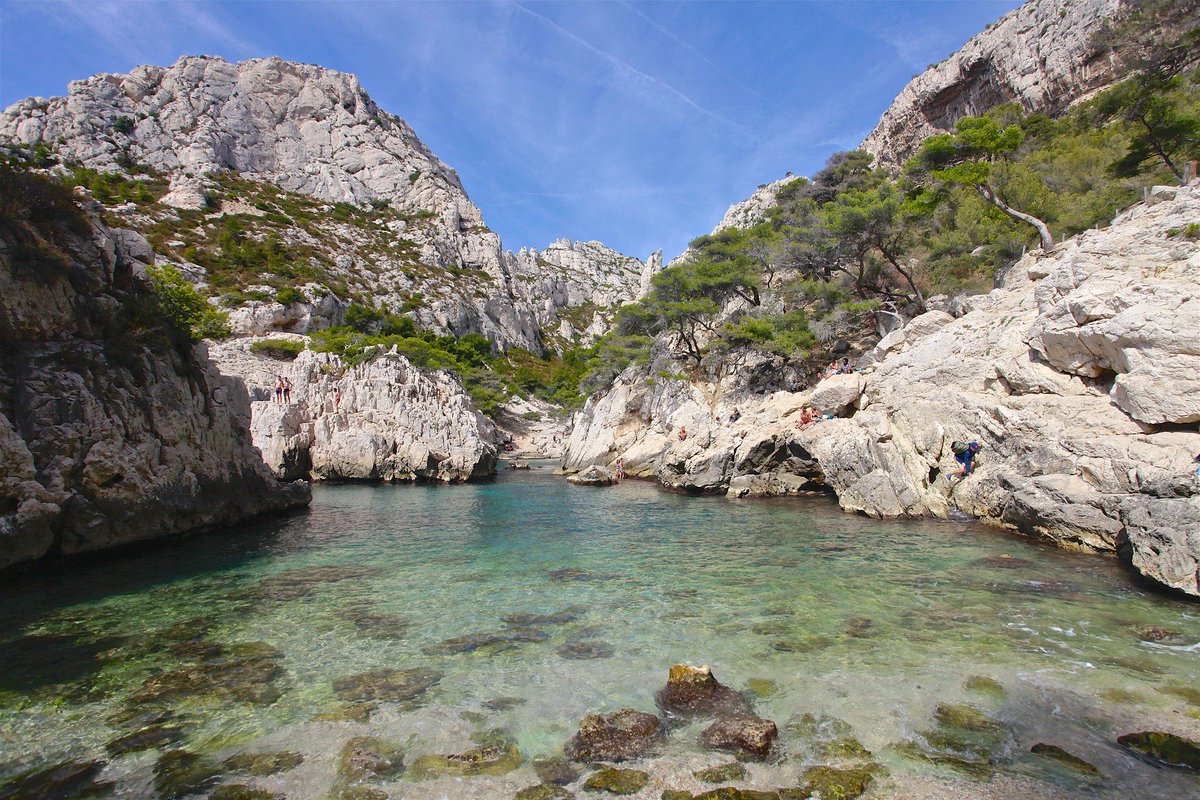 celsud1's tweet photo. L'accès à la Calanque de Sugiton, haut lieu du Parc national des Calanques, sera restreint par un permis de visite l'été prochain

Un moyen de préserver le lieu de la surfréquentation 

Interview de @DidierReault, le président du parc, par @charlottedefrm

https://t.co/BDXiV2OAN0 https://t.co/L5veiurVi0