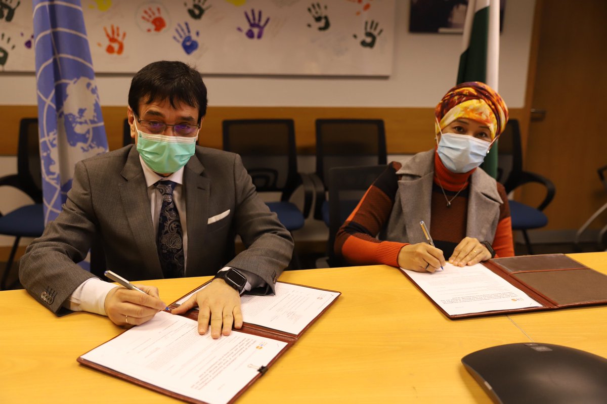 UNFPAPakistan's tweet photo. UNFPA &amp; @unwomen_pak signed an agreement to build on the existing work to end Child Marriage &amp; Sexual Harassment through legislative reforms &amp; implementation of laws

“Working together is right way forward to protect rights of every woman and girl”said @Bakhtior_2014 @Sha_Rassool https://t.co/zspFPWP7kX