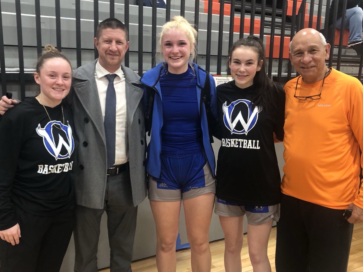 Great catching up with these ⁦@MVEclipseBball⁩ girls from ⁦<a href="/ow_owls/">OW Owls GBB</a>⁩ last night! ⁦<a href="/KateHarter/">Kate Harter</a>⁩ ⁦@emma_sales15⁩ @Kbarn222