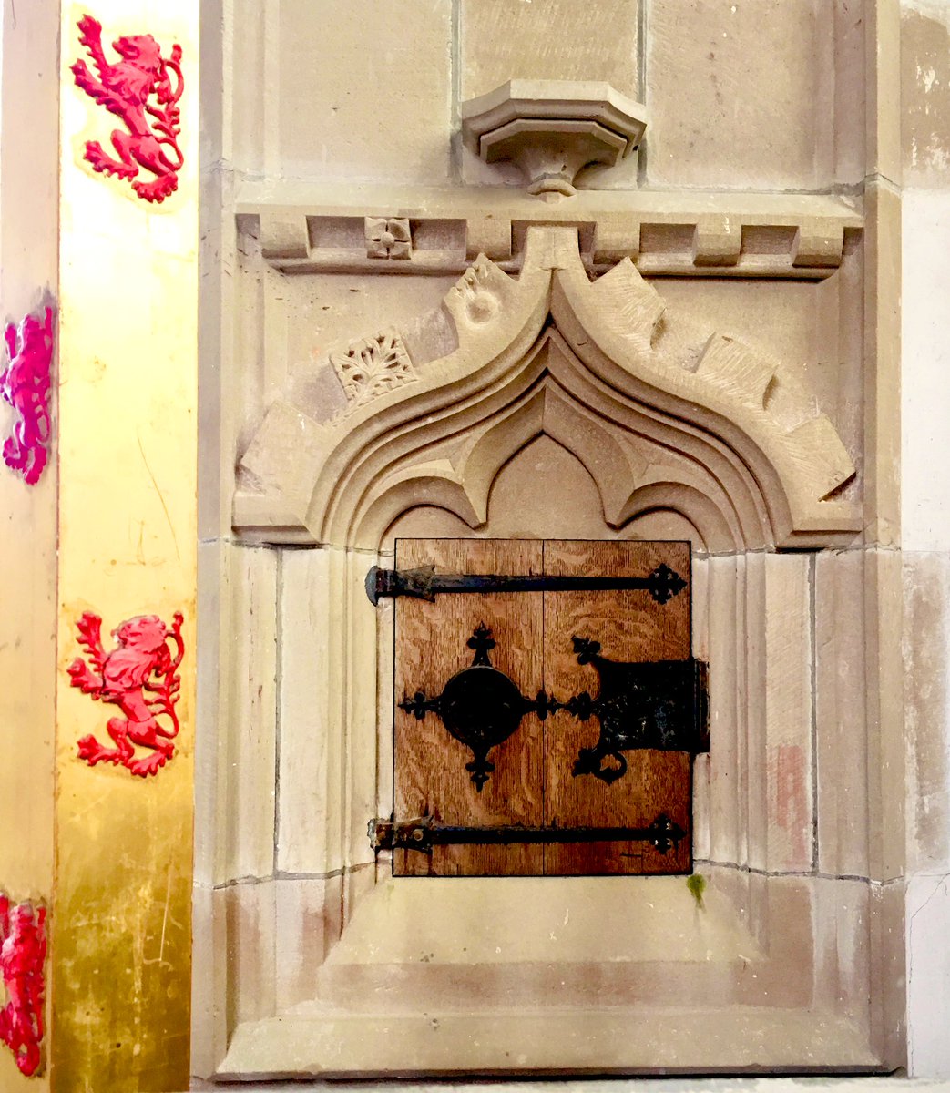 HistChurchScot's tweet photo. The lion rampant of Scotland on one of the gilded riddel posts of the main altar of St Margaret’s Braemar - a splash of scarlet for #redinchurches

#NinianComper 
#AnimalsInChurchesHour https://t.co/Aknfganuli