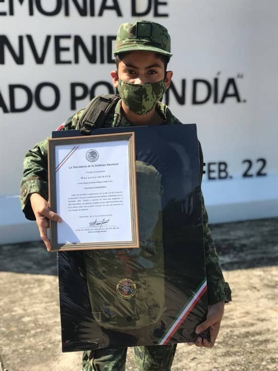 verdepixelado_'s tweet photo. SEDENA cumple sueño de niño con problemas del corazón al ser "Soldado por un día" en el 37/o Batallón de Infantería
https://t.co/QJU494QHLY https://t.co/tXyD5XAb3Z