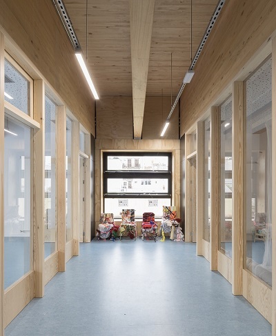 🏫🌈L'Escola La Mar Bella ha estat nominada al premi "2022 building of the year Award" de <a href="/ArchDaily/">ArchDaily</a>.
👌🏿El projecte, de <a href="/SUMOArquitectes/">SUMOarquitectes</a>, ha permés reformar íntegrament l'edifici existent de l'escola i ampliar-la amb dos edificis més de nova construcció.
ℹ️ad-c.org