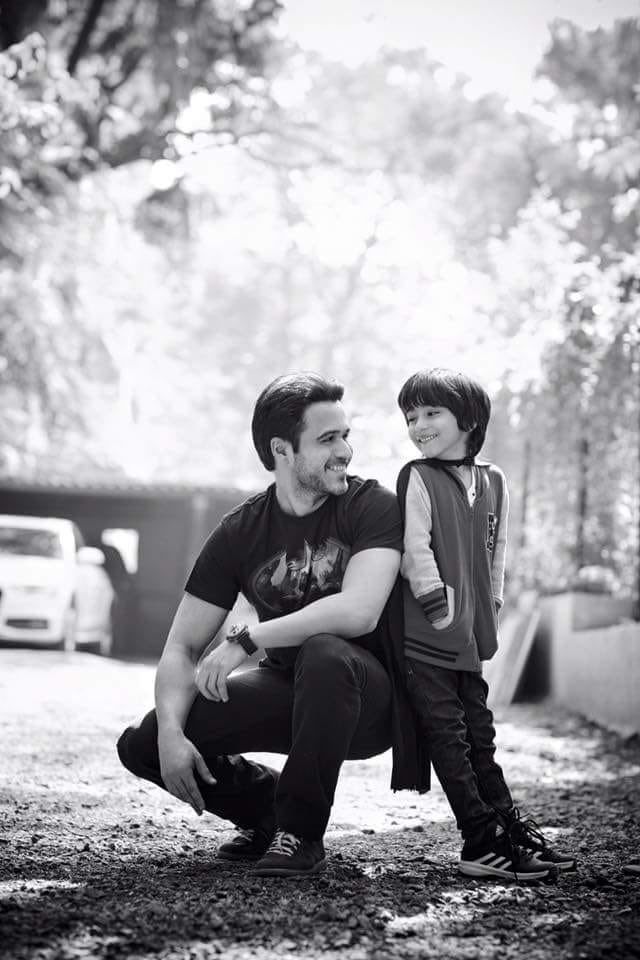 Emraanians's tweet photo. That smile on @emraanhashmi ‘s face when he looks at Ayaan 🖤💙😍

Happy Birthday Ayaan Hashmi https://t.co/cgi2dh84L5
