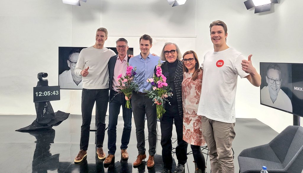 Perhana kun oli hieno päivä 🔥

Pääsin tälläisen porukan kanssa viettämään aikaa. Siinä on kasa upeita ihmisiä. Hauska, oivalluttava ja koskettava päivä. 

Kiitos erityisesti teille talentit <a href="/mikkoparikka2/">Mikko Parikka</a> <a href="/PekkaHyysalo/">FightBackPekka</a>
<a href="/esasaarinen/">Esa Saarinen</a> <a href="/PiaHautamaki/">Pia Hautamäki 🌸</a>
<a href="/JNeponen/">Juho Nenonen</a> <a href="/PerttuPolonen/">Perttu Pölönen</a> 🙏