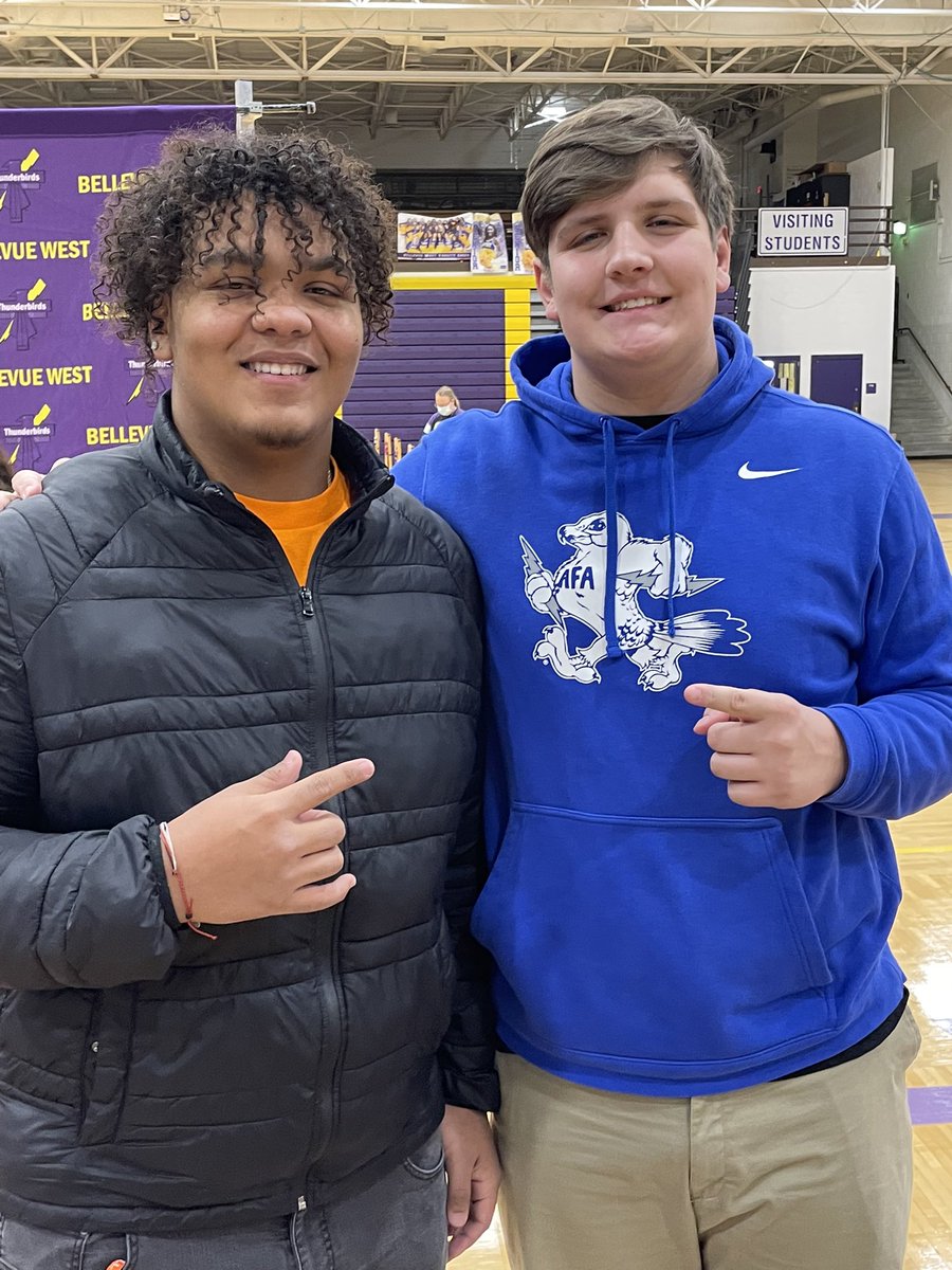 HenryRickels's tweet photo. Made it official today! Can’t wait to start the next chapter! #boltbrotherhood ⚡️ https://t.co/6ll94mNghg