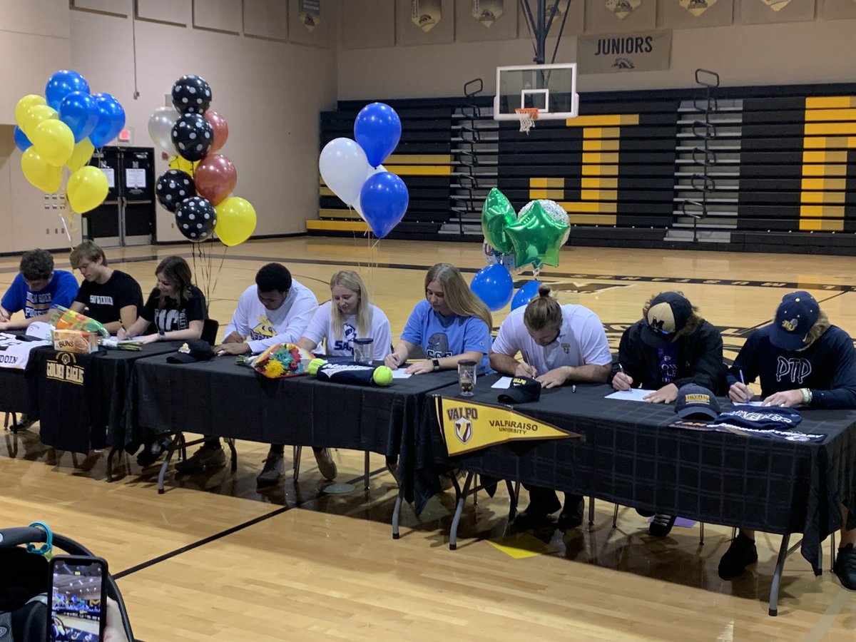 Congratulations to our 4 guys signing today and all of the Mitchell athletes. Now the work really begins <a href="/MirabileRobert/">Robert Mirabile</a> <a href="/qb_ethanrice/">Ethan Rice Reinhardt university QB</a> <a href="/AdrianDivcic/">Adrian Divcic</a> <a href="/kameronw65/">Kameron Washington</a> #PIAP