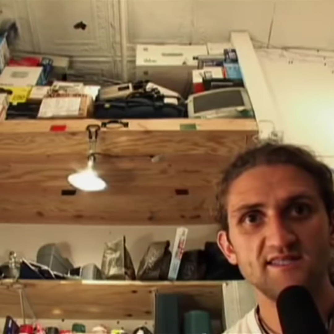 DesDocus's tweet image. The Neistat Brothers

Réalisé par Van et Casey Neistat (2010)

Six semaines dans la vie originale et touchante des frères Neistat. 

youtube.com/watch?v=Hx7ftw…