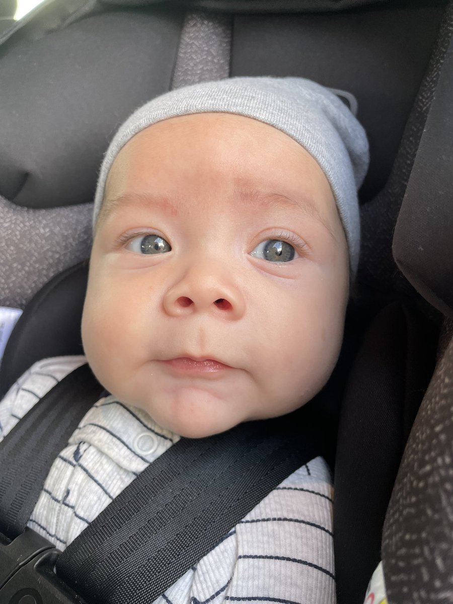 kimmriveraaa's tweet photo. @ebonymedrano He says come see him so you can buy him a cake pop. 😊 https://t.co/CpzjBHncRE
