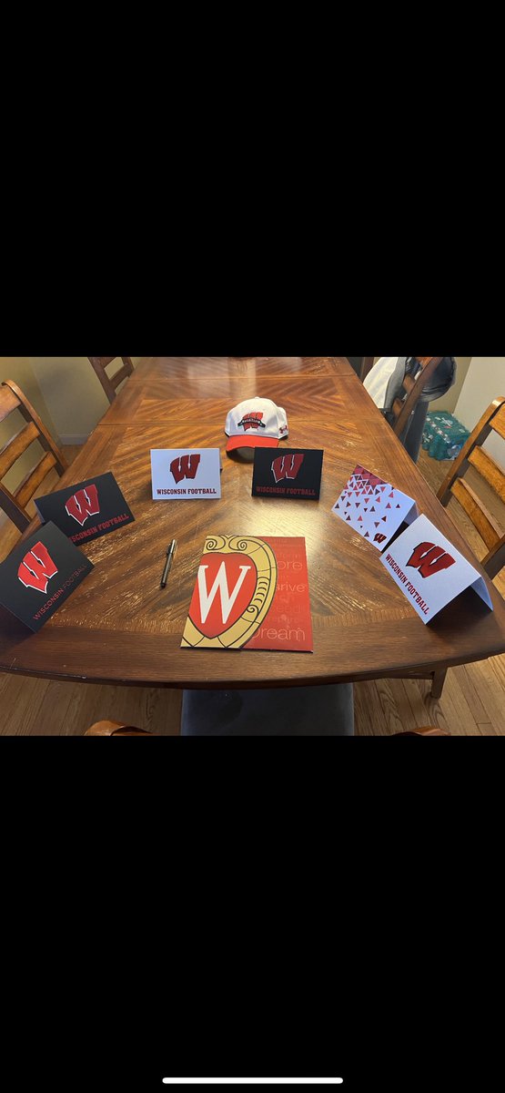 ChrisBrooks83's tweet photo. Signed sealed and delivered!
So humbled, so excited and so happy for my son on the next sage of his life. Thank you to everyone who has help him and our family until this point. 
@chris_brooksjr2 
#OnWisconsin
#Wisconsin https://t.co/1hpZiohu0x