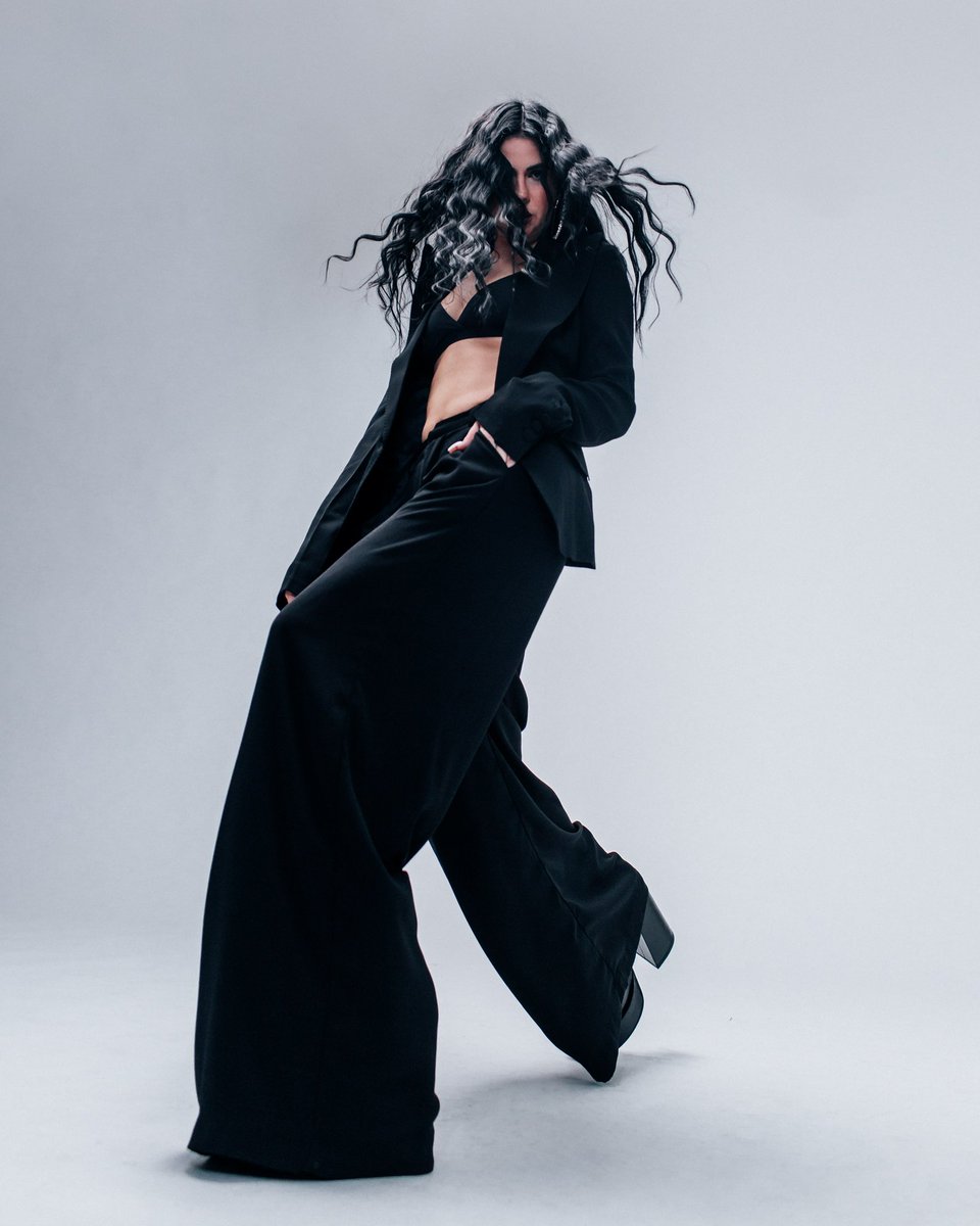 StellaaBella's tweet photo. I did a photoshoot to celebrate turning 30 and tbh I’m fine as fuck boi 📸 https://t.co/rzCBV7qCd9